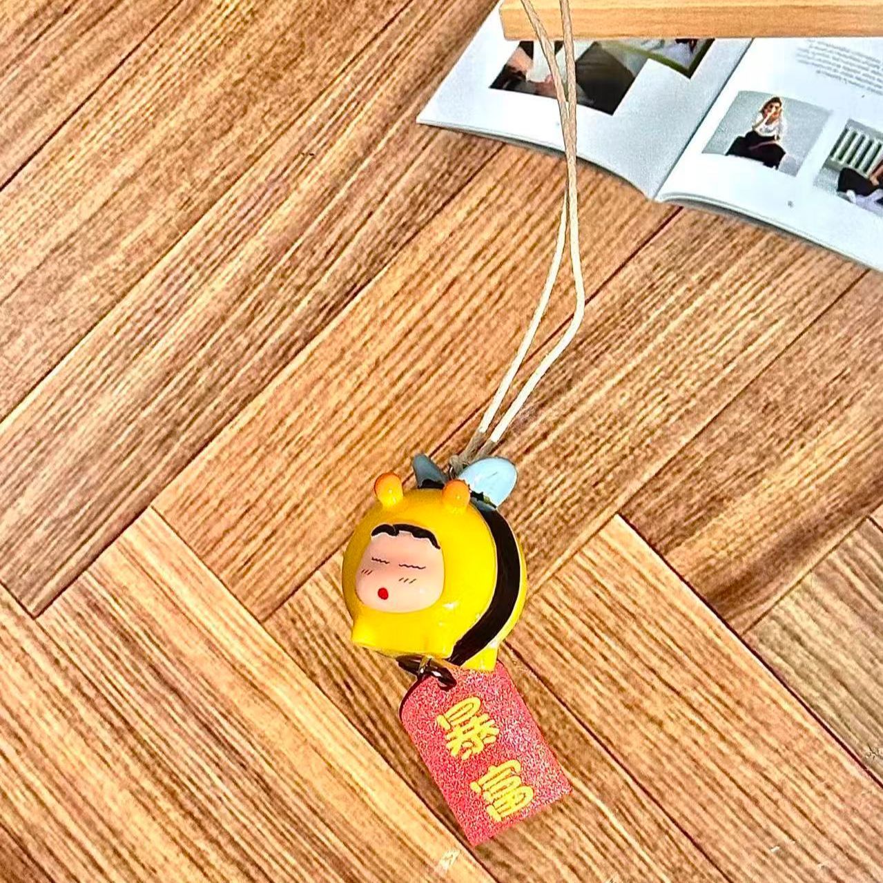 Crayon Shin-chan Bee Cosplay F - Car Accessories For Inside 评论和价格