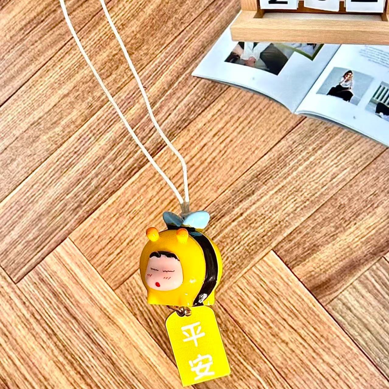 Crayon Shin-chan Bee Cosplay F - Car Accessories For Inside 评论和价格